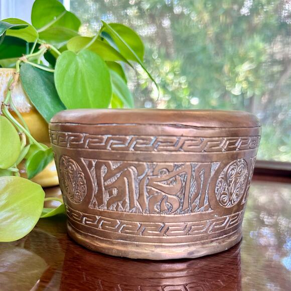 Antique Middle Eastern Kwispedoor Copper Bowl with Etched Arabic Calligraphy - Picture 7 of 13